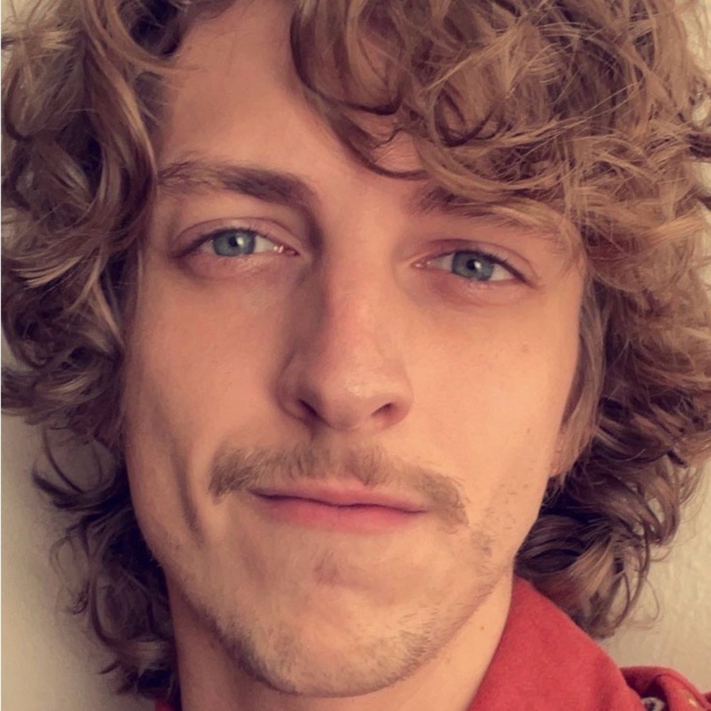 Meet your Posher, Logan